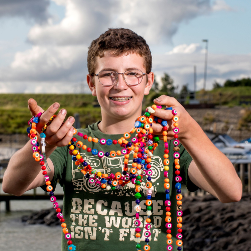 Sil met zijn kralenketting van ruim 5 meter