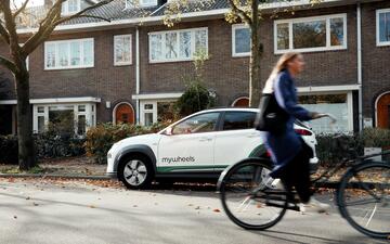MyWheels auto in de straat