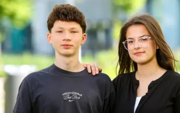 Gio met zus Zoe