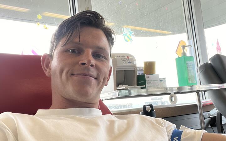 Foto van donor Bram in de donatiestoel