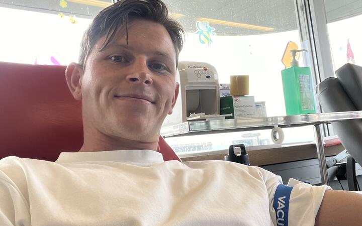 Foto van donor Bram in de donatiestoel