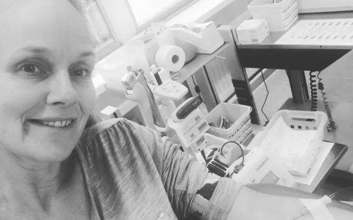 Foto van presentator Marlayne in de donorstoel