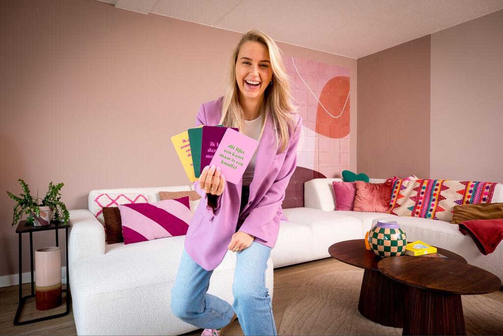 Janine met haar zelfgemaakte kaartjes