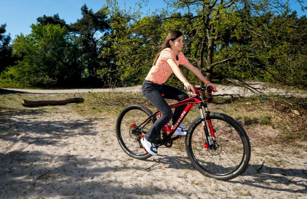 Jans op mountainbike