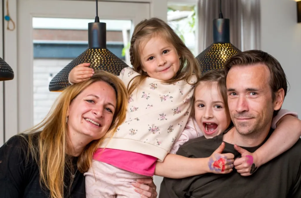 Het familieportret van Maurice, Justyna en hun dochters