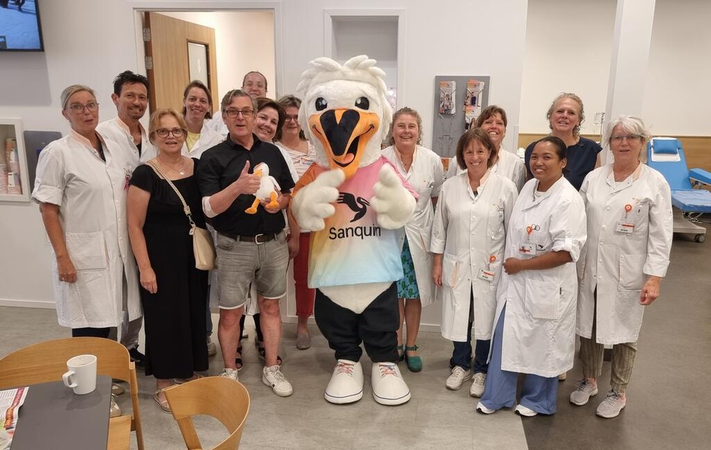 Donor Jos met het Sanquin-team uit Arnhem