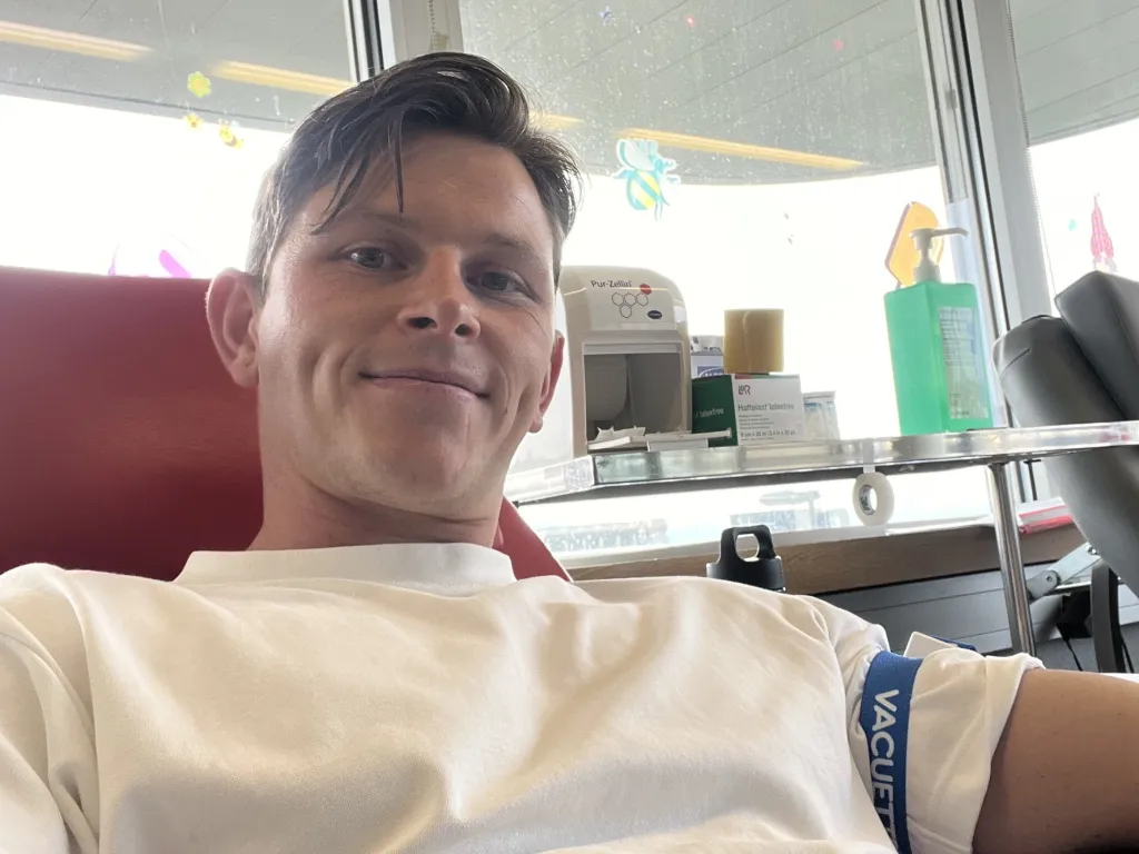 Foto van donor Bram in de donatiestoel