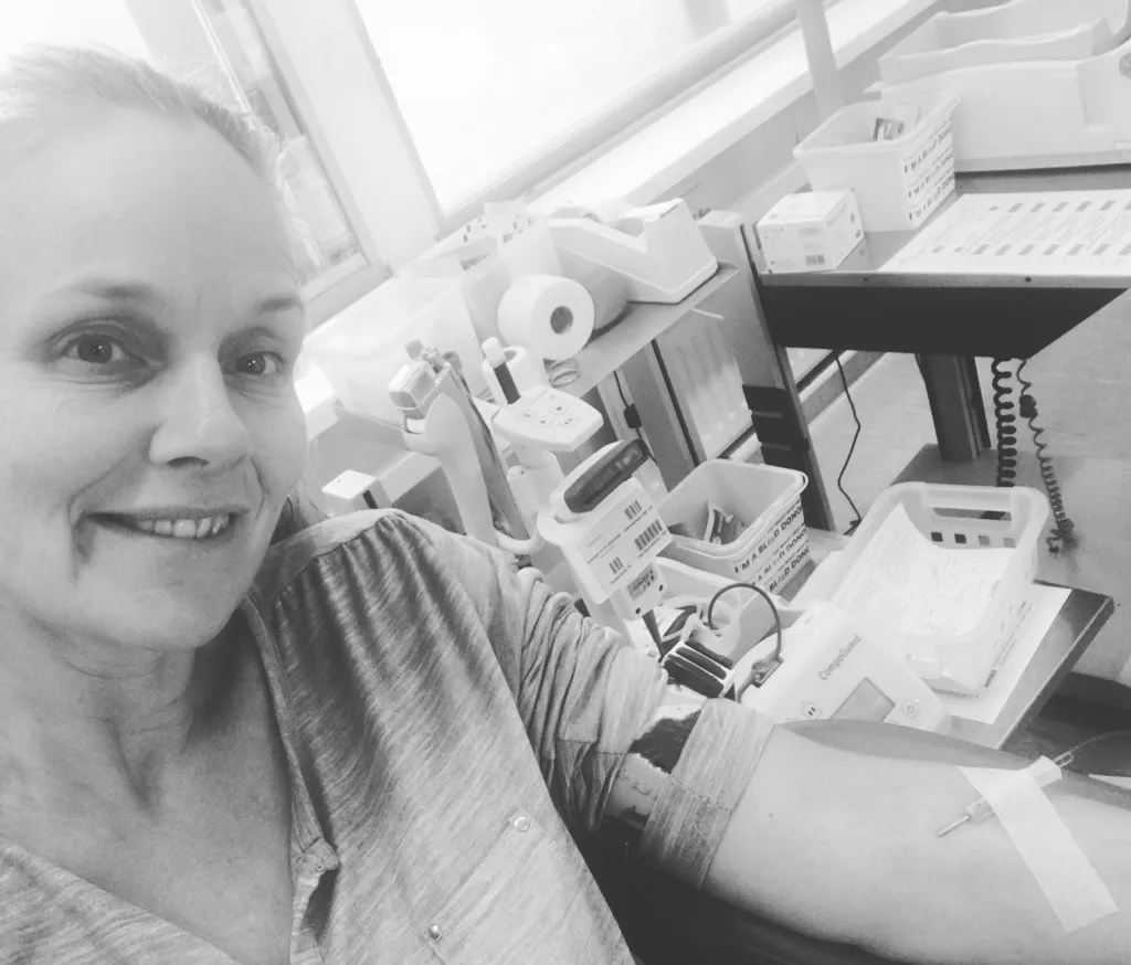 Foto van presentator Marlayne in de donorstoel