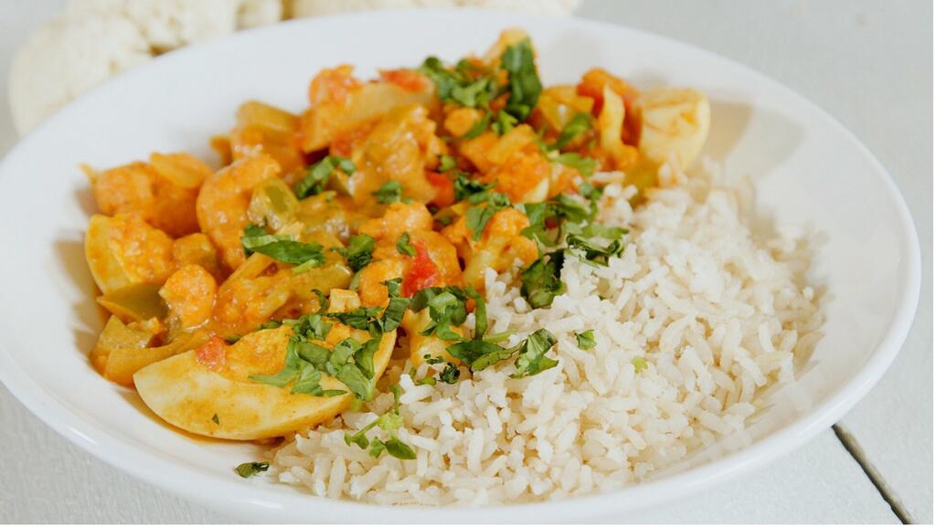IJzerrijk recept - bloemkoolcurry met eieren
