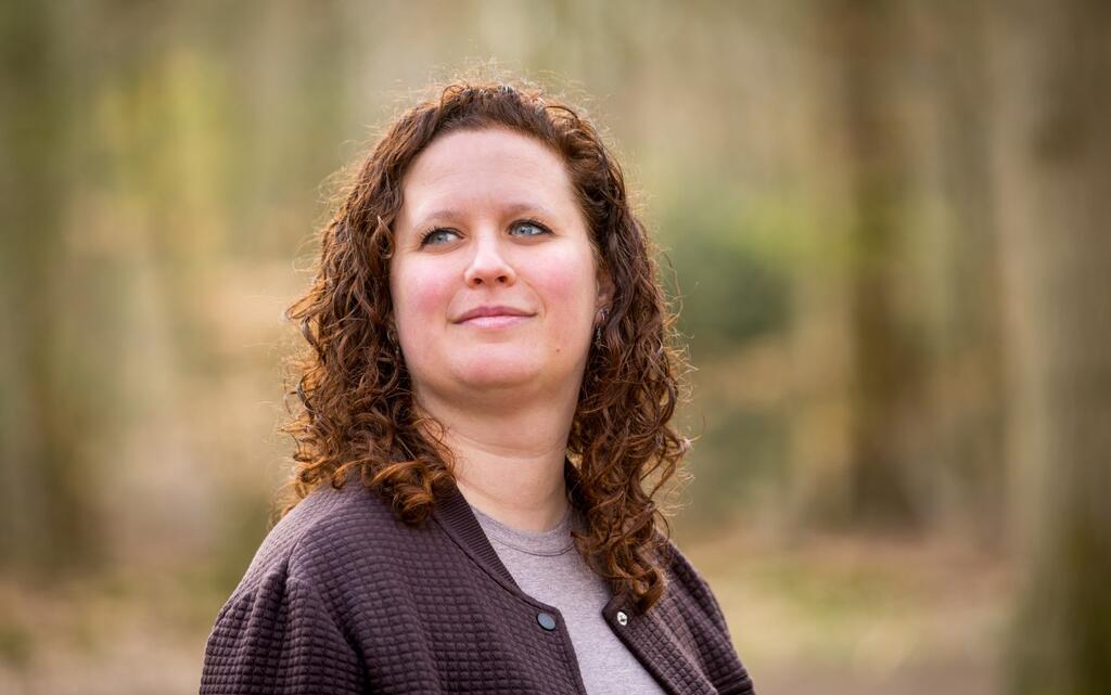 Portretfoto van Senna in het bos. 