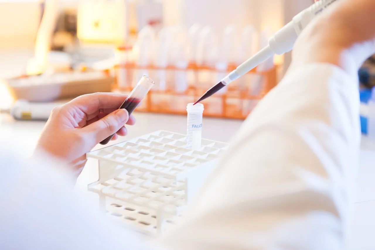 Within Sanquin around 75-80 PhD students are working on a thesis.