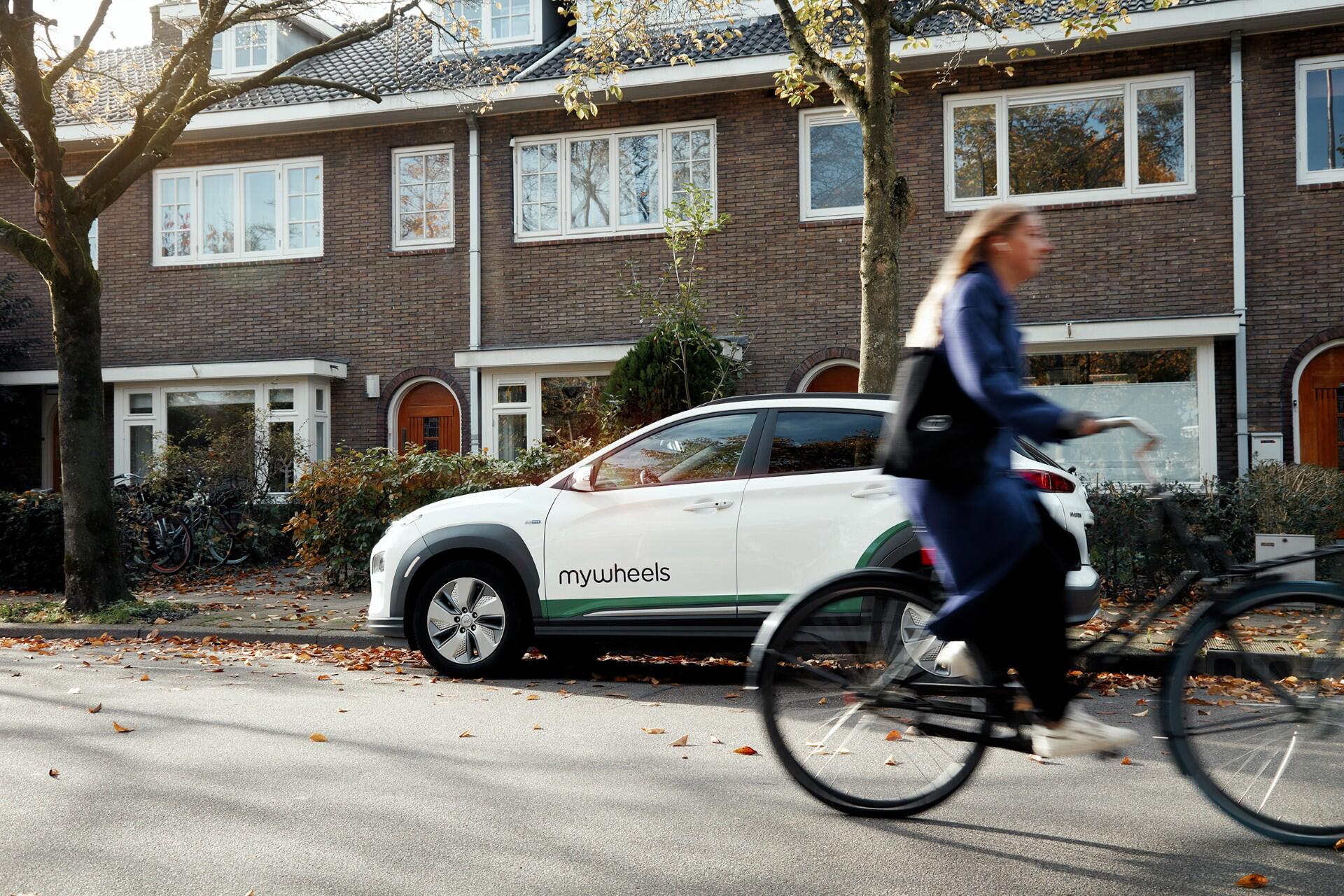 MyWheels auto in de straat