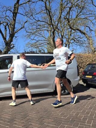 Roparun team rennend